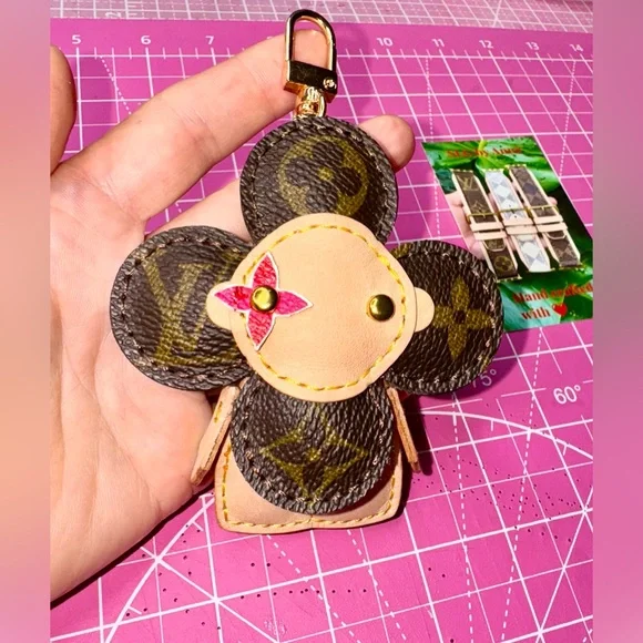 💞 Monogram Vivienne Doll puffed bag charm - Picture 8 of 12